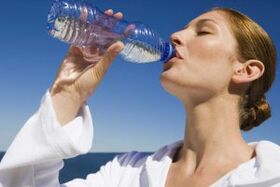 Buvez de l'eau si vous suivez un régime paresseux